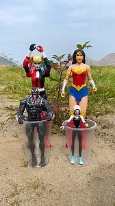 Venom vs Spider Gwen want to relax | Marvel toys | CoCo Car