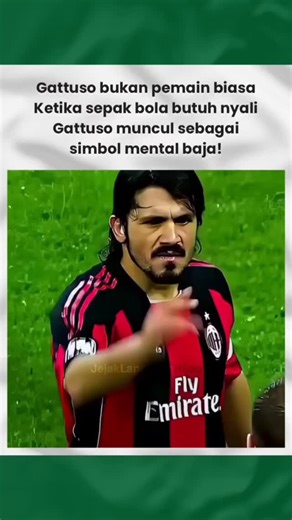𝙅𝙖𝙜𝙖𝙩 𝙎𝙚𝙥𝙖𝙠 𝘽𝙤𝙡𝙖 on Instagram: "Siapa yang bisa melupakan sosok Gennaro Gattuso? Gelandang bertubuh kekar dengan rambut gondrong, tatapan membara, dan kaki yang tak kenal lelah. Di lapangan, ia bukan hanya pemain, ia merupakan ledakan energi, badai kecil yang siap menyapu siapa saja yang menghalangi jalannya. Julukan “Rhino” atau “Si Badak” bukan sekadar bualan. Ia memang seperti hewan liar itu, tangguh, gigih, dan tidak pernah setengah-setengah. Gattuso bukan nama biasa. Ia adalah