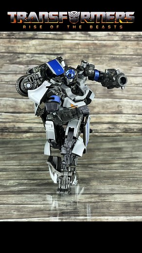 Transformers Rise of the Beasts: Mirage Figure Review