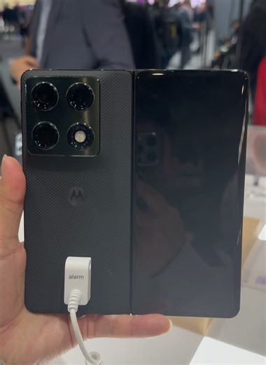 Motorola foldable smartphone Razr Fold opens horizontally to reveal a tablet-sized inner display.@Motorola US