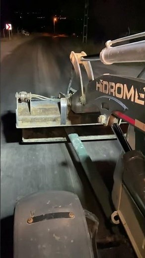 Kepçe ile Bayrak Direği Taşıma Tekniği