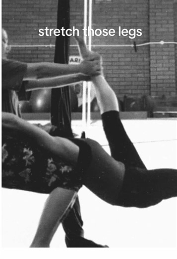 🌞 stretch those legs, clear those drafts. just playing around a few summers ago 🌻 #acro #circus #yoga #stretch