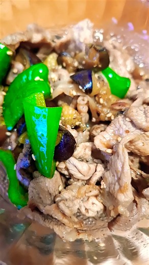 富山のおばあちゃんが作った夏のお野菜で作った!炒めてめんつゆにつけるだけ簡単で美味しい!#なすレシピ#ピーマンレシピ #簡単レシピ