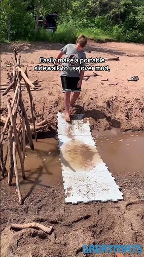 Temporary Walkway over Mud or Grass Ideas #walkway #path #temporarywalkway #temporarysidewalk