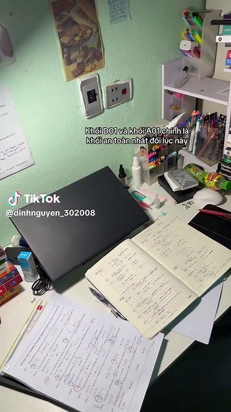 Khối D01 và A01: Sự Lựa Chọn An Toàn Nhất