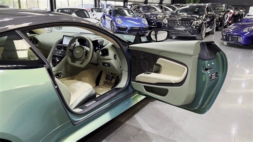 Elegance in Motion | Aston Martin DBS Superleggera 2022 - Walkaround