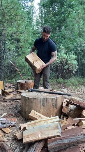 I was talking about the fabric in the back of these trousers 😅😂 #perfect #split