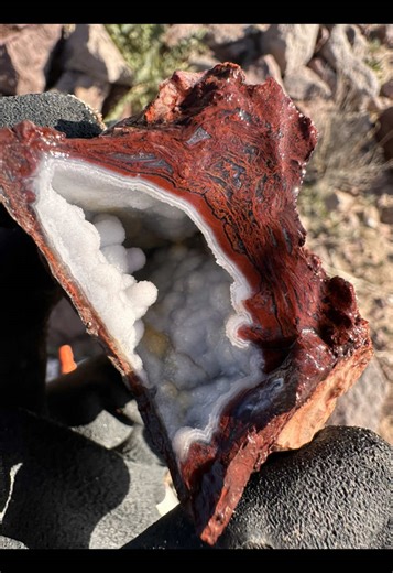 Discovering a Hidden Crystal Cave in Moss Agate