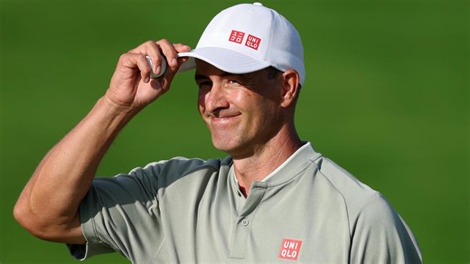 Crowd ROARS as Scott sinks two birdies