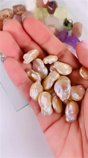 How to make a wire wrapped pendant for necklace 😍 #wirewrappedpendant #wirejewelry #diyjewelry #diyjewelrymaking #jewelrysupplies #jewelrymakingsupplies #wirewrapjewelry | The Bead Bazaar