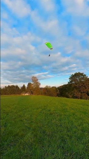 Paracopter Cloud 1,5 von Hacker schöner Motorschirm. Die Anleitung bedarf es genau zu studieren
