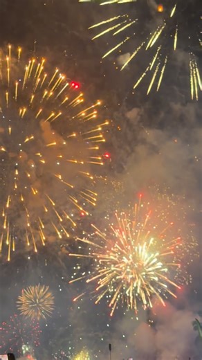 BEBE INSOM on Instagram: "Happy new year 🎊 #happynewyear2026♥️🎆🎉✨ #patongphuket #newyear"