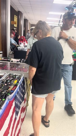 Timber Knives At Melbourne Florida Gun Show #guns #pewpew #military #shoot #trending