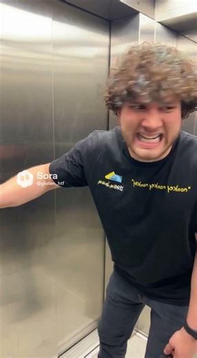 Jmancurly gets hand stuck in elevator door