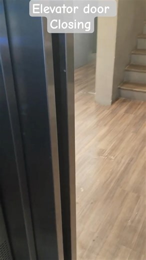 Elevator door Are Closing