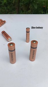 Hello friends, how are you? This is a new video, in today's video I tested the differences between two different brands of batteries. So friends, you have seen in the video that the duracell battery won the test. So this battery is an alkaline and zinc battery and long lasting. #science #tech #electric Product Links: AA Batteries - https://amzn.in/d/8CGxdW2 AAA Batteries - https://amzn.in/d/bdwMdBO | The magic project