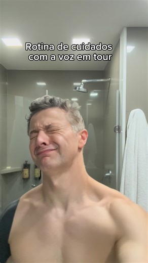 Lucas Lima on Instagram: "A tour de Natal da Família Lima esse ano foi a mais legal e mais INTENSA da nossa carreira. Conseguir entregar vocalmente todos os shows exigiu uma disciplina meio militar… Essa foi minha rotina todos os dias de show. Achei podia ser interessante dividir! Já agradeço um caminhão de gente que me ensinou a cuidar da voz e permitiu 22 shows em 40 dias sem rouquidão e sem remédio 🙏 @rafa_miranda__ @faustocaetano @glaucyamadazio @analuciaspinafono @sandyoficial @agricio.cre