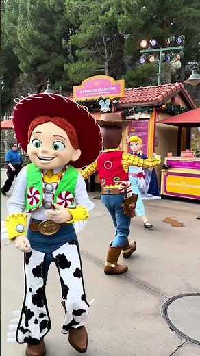 ✨ All Disney Characters Waving Hello! | Magical Disneyland Parade Moments ✨