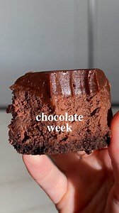 Comment NUTELLA and I’ll send you the recipe! And yes, this recipe really does have TWO CUPS of Nutella! It’s become a family favorite (I even made this recipe for Christmas!) and because they’re cheesecake ✨bars✨ they’re so much quicker and easier to bake, transport, and serve than a full cheesecake. Make them for Valentine’s Day!! | Handle the Heat