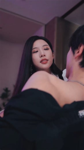 Movie Name：Frostbitten Roses Watch more：https://website.kalostv.com/share/middle/rgkeoh0l0mljv15n1n1r0t2h Storyline：Jason and Lynn decided to get married to avoid their families' constant urging to get married and deal with each other's families. However, during their time together, the two gradually fell in love with each other. When the truth came to light and the two thought they had finally found happiness, an unexpected incident occurred. #kalostv #drama #sweet #romance #chinesedrama | Clip