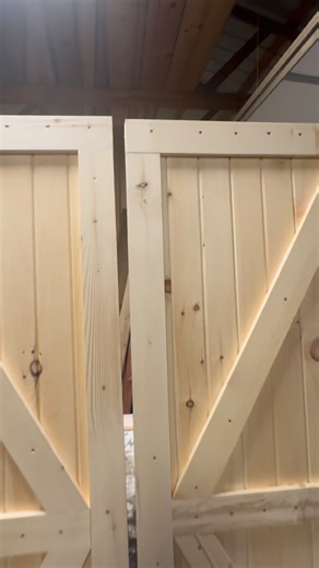 #BarnDoors #CustomBarnDoors #RusticDecor #SlidingBarnDoors #HomeRenovation #InteriorDesign #FarmhouseStyle #HandmadeFurniture #HomeDecorInspo #Bluwoodcustomdoors | Bluwood Custom Doors | Facebook