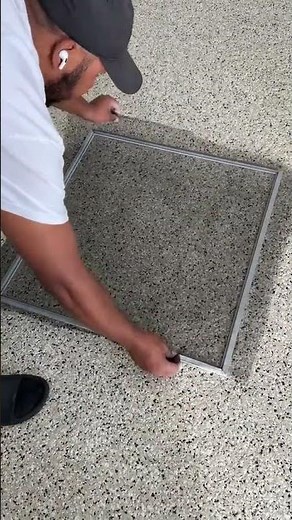 You can easily replace a window screen in 10 minutes using this repair kit!