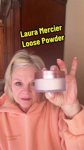 Talc Free 16 hour long lasting loose powder by Laura Mercier #loosepowder #lauramercier #makeupjunkie @Laura Mercier