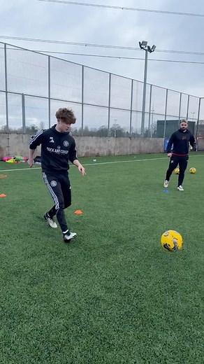 Centre Midfield - Switching Play. Body shape to receive, set up touch & striking technique ⚽️➕ | Jack Hunter