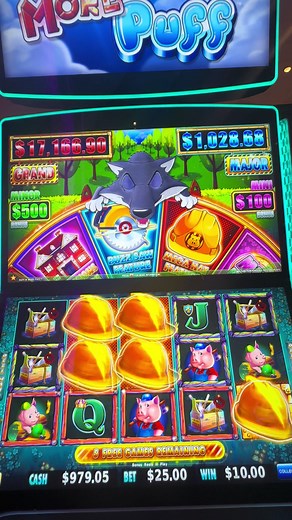 Mega hat felt like a mansion feature! #slots #slotbonus #slotbonus #huffnpuff #huffnmorepuff #casino #mrhandpay #vegasmatt #slot #richlittlepiggies #dragonlink #ngslots