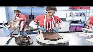 Watch Cake Wars Season 5 Episode 9 - Christmas: Santa's Makeover