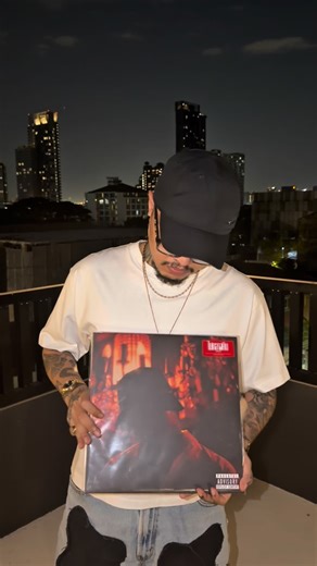 Earthtone Records on Instagram: "#สองวันสุดท้าย #2daysleft ไฟกลางคืน อัลบั้มที่ 3 ของ YOUNGOHM 1LP Opaque Red Vinyl PRE-ORDER (Made To Order) 🛒 Order at LINK BIO @earthtonerecords (www.earthtonerecordsstore.com 📅 Pre-Order : 16 ม.ค.- 6 ก.พ. 2569 📦 จัดส่งสินค้า วันที่ 9 มี.ค. 69 🛒 1700.- (Excluded Shipping) 💿 Product Code : ET-86 TRACKLIST: SIDE A: 01. ไฟกลางคืน 02. Outside 03. Benz ดำ 04. มอง 2568 05. หัวใจสีดำ 06. กรุงเทพมหานคร 07. RAPSTAR SIDE B: 08. แสงของเมืองใหญ่ 09. 11 เดือน 10. Sunse