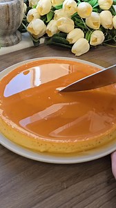 668K views · 9.2K reactions | Lágy ízű,mutatós tejdesszert, a flan Hozzávalók: 350 ml elpárologtatott tej 400 gr sűrített tej 2 egész tojás 6 tojássárgája 1 kk vanília paszta csipet só 250 gr cukor 60 ml víz #reels #desszert #recept #flan #kittikonyhája | Kitti konyhája | Facebook
