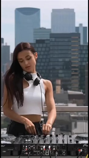 Videos de Radiointense🎧 (@radiointense21) con “sonido original - Radiointense🎧”