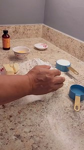 277K views · 2.4K reactions | Como hacer rosquillas de harina de maíz 112 gr de harina de maíz 112 gr de harina todo uso 5 gr de royal o polvo 1 huevo Ralladura de naranja o esencia 25 mililitros de agua 112 gr de azucar 167 gr de mantequilla Amasar bien Tiempo de horno 170 grados sentigrados x 35 minutos ver el procedimiento en el video Muchas gracias | Panadería paso a paso con Sergio López | Facebook