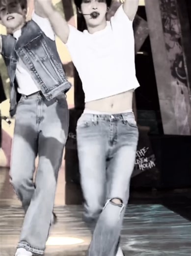 he's so tiny omg #wlkpop #wlmotivation #goviral #toxicmotivation #viralfyp