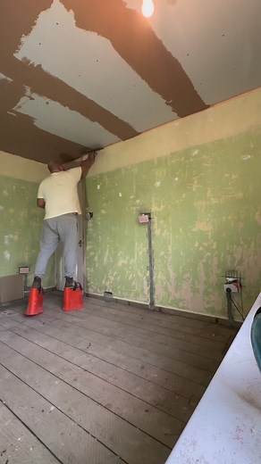 Another ceiling! #plasteringwork #plasteringlife #plastering #plasterers #fbreels #reeloftheday #builder #construction #renovation #foryou #fypシ゚ #foryoupageシ | Smooth1