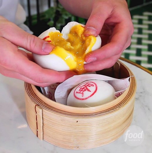 4M views · 5.7K reactions | How SQUIRTY are these buns?! ☔ #FoodNetworkFinds at Bun House & Tea Room | Food Network UK | Facebook