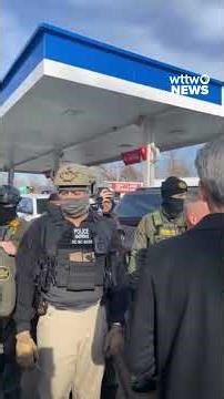 Evanston Mayor Biss Confronts Border Patrol Chief Greg Bovino as Immigration Enforcement Continues