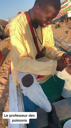 Le professeur donne des leçons aux élèves 🤣🤣🤣