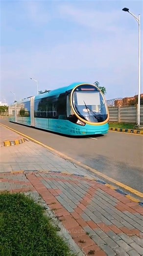 Pakistan’s Driverless Tram Bus 😳