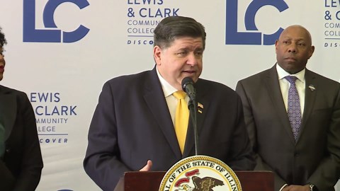 Earning a bachelor's degree at select community colleges in Illinois