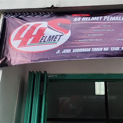 Mana nih tipe helm kamu? Di 44Helmet, kami ready berbagai pilihan helm sesuai kebutuhan kamu! Mulai dari Cargloss hijab & non hijab, INK CX22, Centro, Terra2, RSV, hingga helm anak dan helm bogo. Yuk, kepoin koleksi kami sekarang! Kamu bisa belanja langsung di offline store 44Helmet atau praktis lewat online shop kami. Helm aman, nyaman, dan pastinya terpercaya💛🔥 #44helmet #pemalang #jualhelm #helmmurah | 44_Helmet