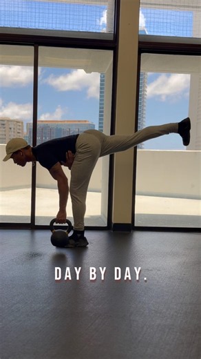 An attempt at mastering anti-rotation with the Single-Leg RDL. 📐