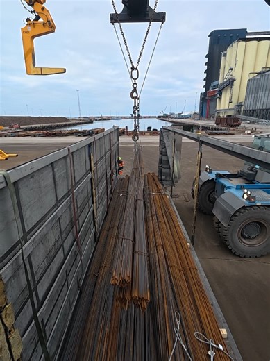 Loading metal. #loading #trucker #truckdriver