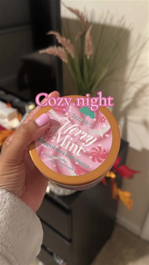 🎄❄️☃️#nightroutine #cozy #cozynightroutine #christmas #christmascountdown #christmasaesthetic #unwindwithme #unwinding #destressing #cozyseason @Tree Hut @Cetaphil US @Bath & Body Works @TONYMOLY USA @Holler and Glow