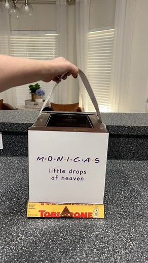 3K views · 45K reactions | I made a candy box basket for my best friend’s bday. #birthdaygift #gift #candy #bff #friends #candybox #diygifts #diycrafts #giftbasket #giftbaskets #giftboxes | The Super Mom Life | Facebook