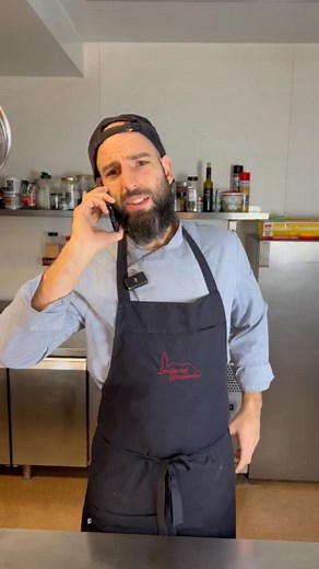 Für zwei Bleche von Omas Original Vanillekipferl brauchst du: 170 g Weizenmehl, 140 g Butter, 60 g Vanillezucker, 60 g Haselnuss Mehl, eine Prise Salz und etwas Vanillezucker und Zucker zum wälzen Ganz viel Spaß beim nachkochen und bitte verrate meine Omi nicht, dass du das Rezept von mir hast 😅🙈 #nachhaltigkeit #slowfood #rezepte #backen #weihnachten #plätzchen #vanillekipferl | Patrick Bellahouel