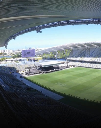 🎶 Queensland Country Bank Stadium is ready to receive rock royalty this weekend with The Killers set to kick start their Aussie tour with a bang 🎤📍READ: https://bit.ly/4eOTCFg | Townsville Bulletin