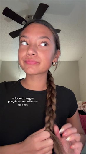 Gym Hairstyle: The Perfect Pony-Braid for Workouts