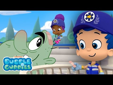 Bubble Medics Gil & Zooli Help a Cyclops! 🧌 Fairytales For Kids | Bubble Guppies